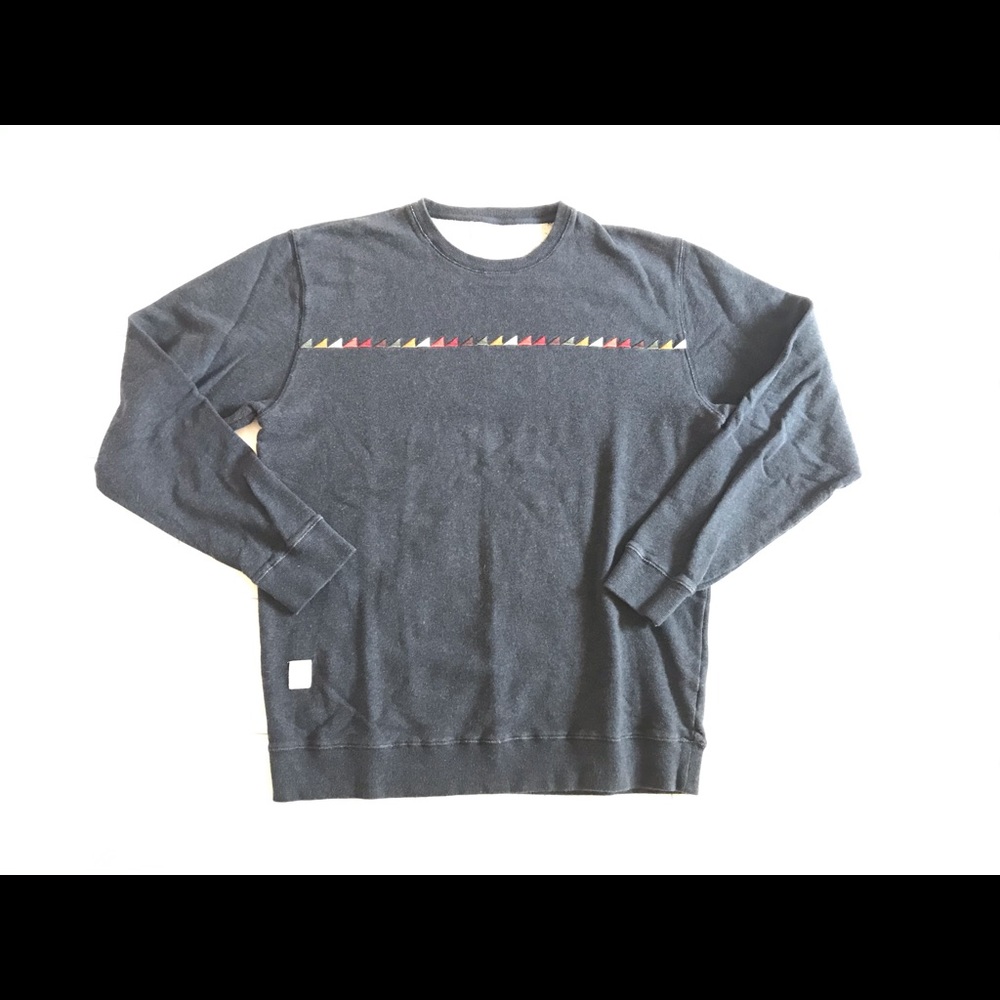 Crew neck sweatshirt with embroidered detail.